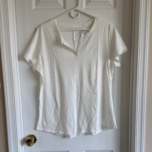 New York & Company White Short Sleeve V-Notch Tee
